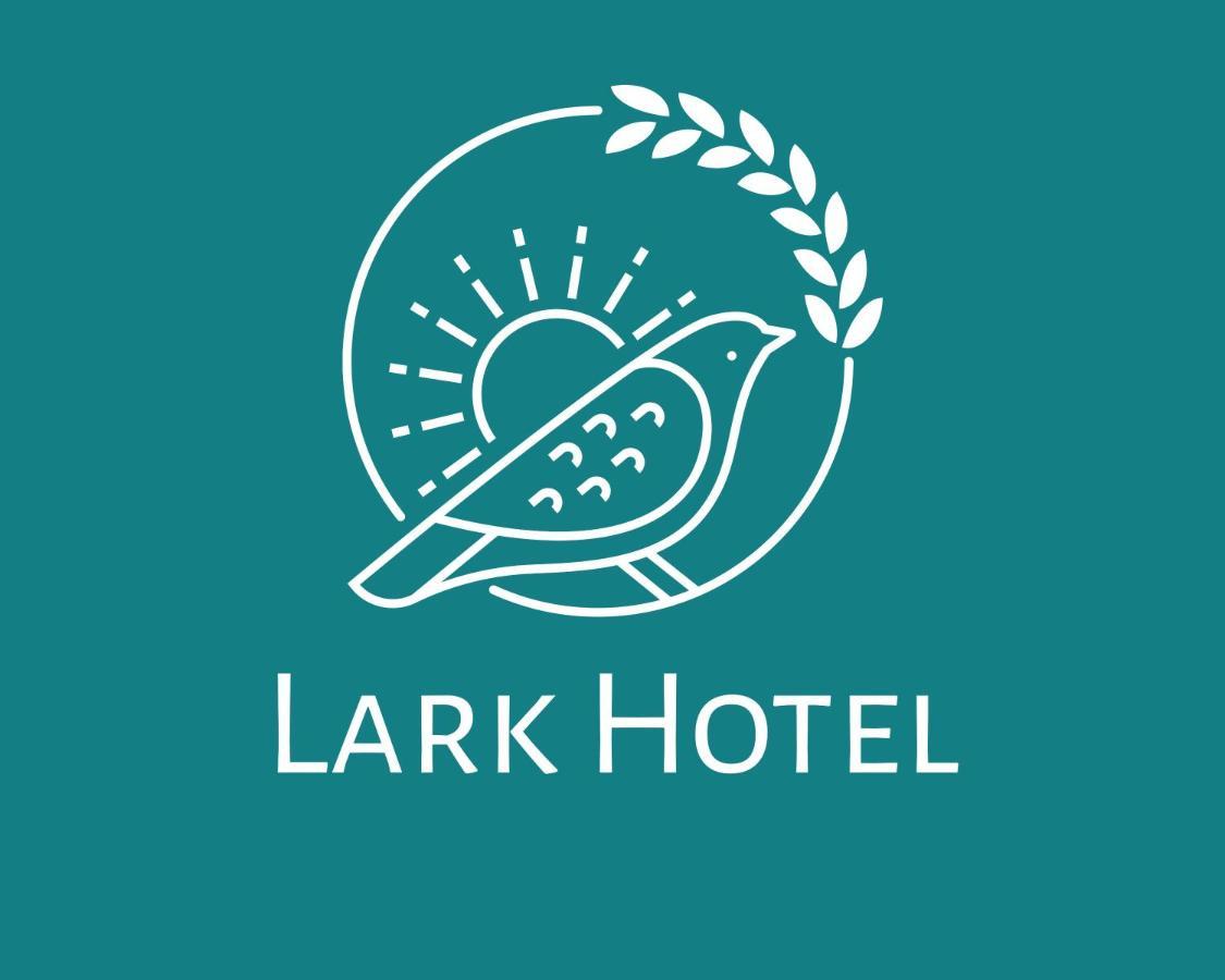 Lark Hotel Дар-эс-Саламе Экстерьер фото